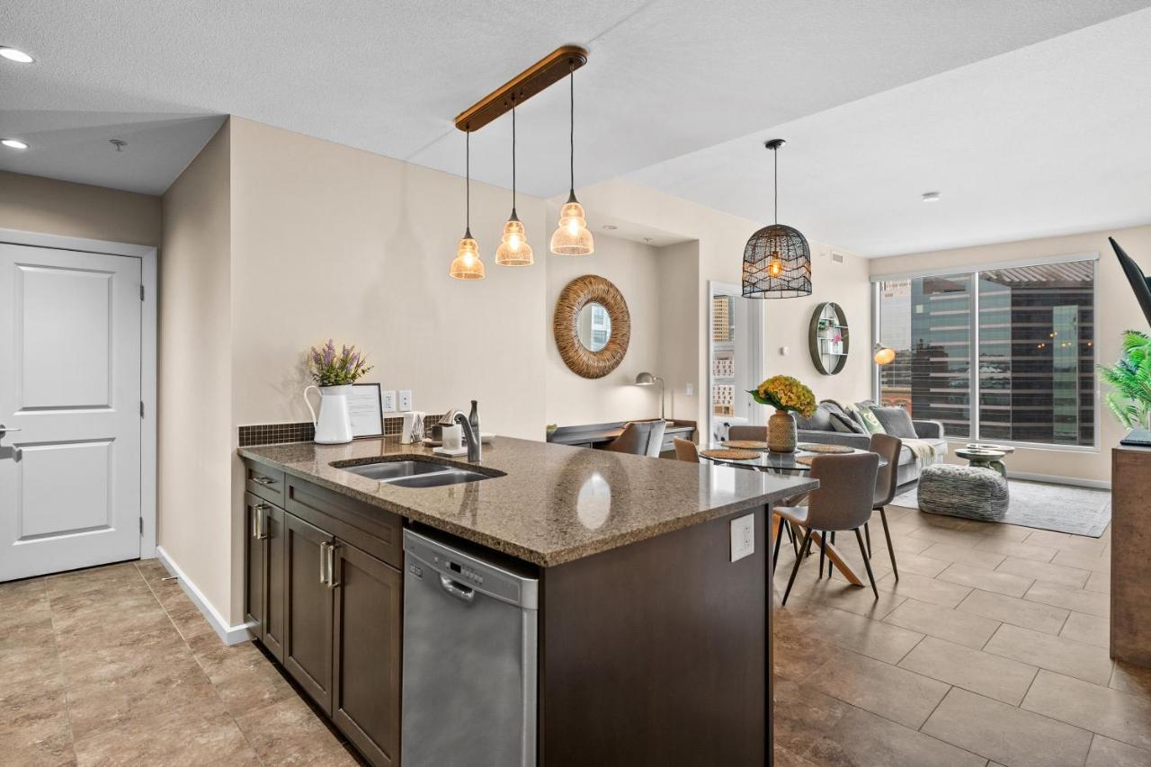 Globalstay Bmo Centre And Downtown Apartments YYC 외부 사진
